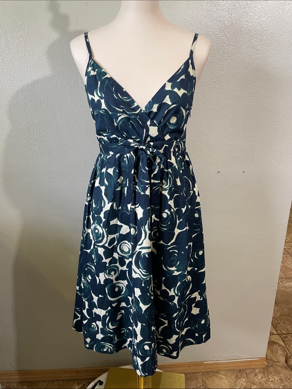 Sundress Cotton Navy Green Floral Empire Waist Sz 6
Spaghetti Strap Garnet Hill